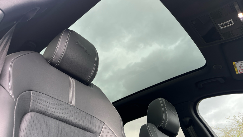 Jaguar F-Pace 3.0 D300 R-Dynamic SE Black 90th Anniv 5dr Auto Diesel Estate